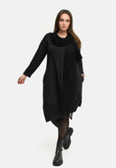 Vestido 'Lunet' – moderno, elegante y con un diseño de carácter fuerte